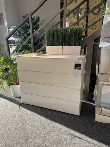 Komoda szklana z ekspozycji Salonu Janki