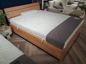 Łóżko LARCH PLUS z pojemnikiem 160x200 z ekspozycji Salonu Józefów 
