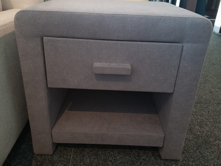 Stolik nocny 80685 z ekspozycji Łódź