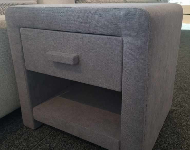 Stolik nocny 80685 z ekspozycji Łódź