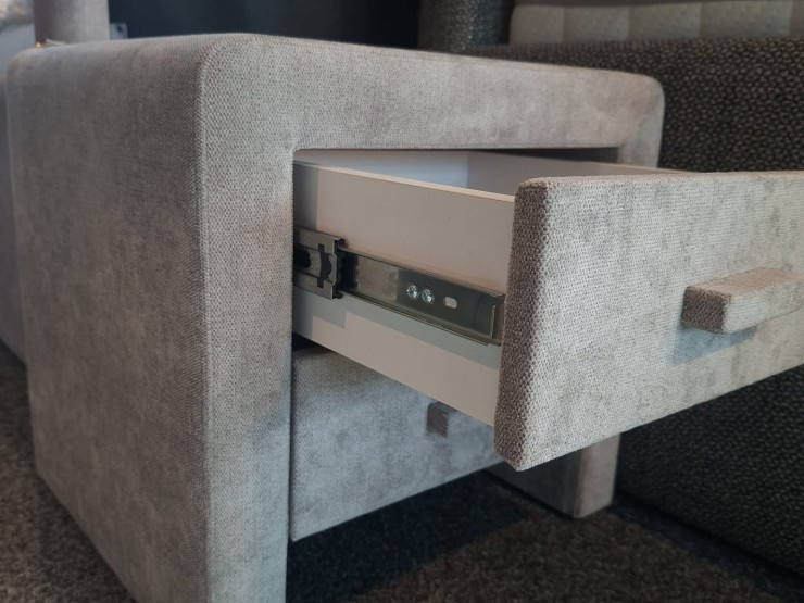 Stolik nocny 80685 z ekspozycji Łódź 