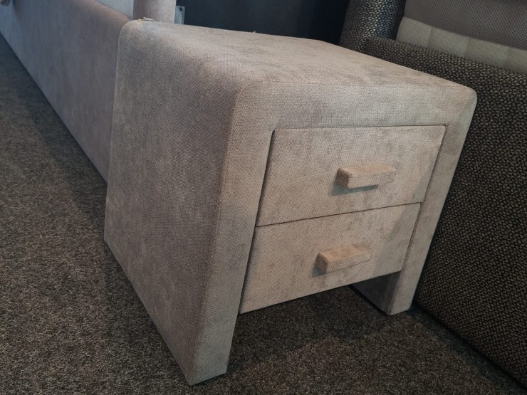 Stolik nocny 80685 z ekspozycji Łódź 