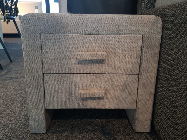 Stolik nocny 80685 z ekspozycji Łódź 