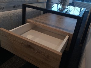 Stolik nocny Glass Loft z ekspozycji Łódź 