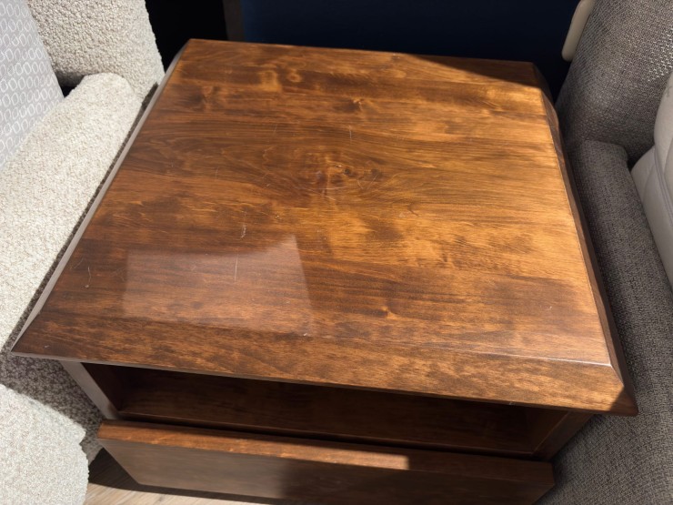 Stolik S-FORM Z PÓŁKĄ z ekspozycji Salonu Józefów