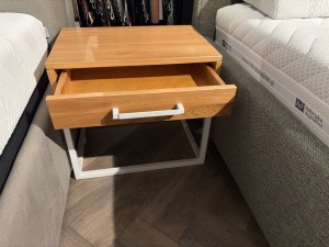 Stolik SN 370 z ekspozycji Salonu Józefów 