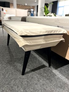 Ławka FORLI z ekspozycji Salonu Janki 