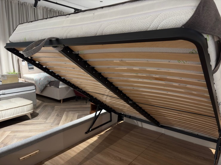 Łóżko VESTA BED 160x200 z pojemnikiem z ekspozycji Salonu Józefów