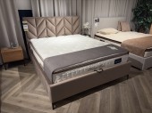 Łóżko DETROIT  z pojemnikiem 160x200 z ekspozycji Salonu Józefów 