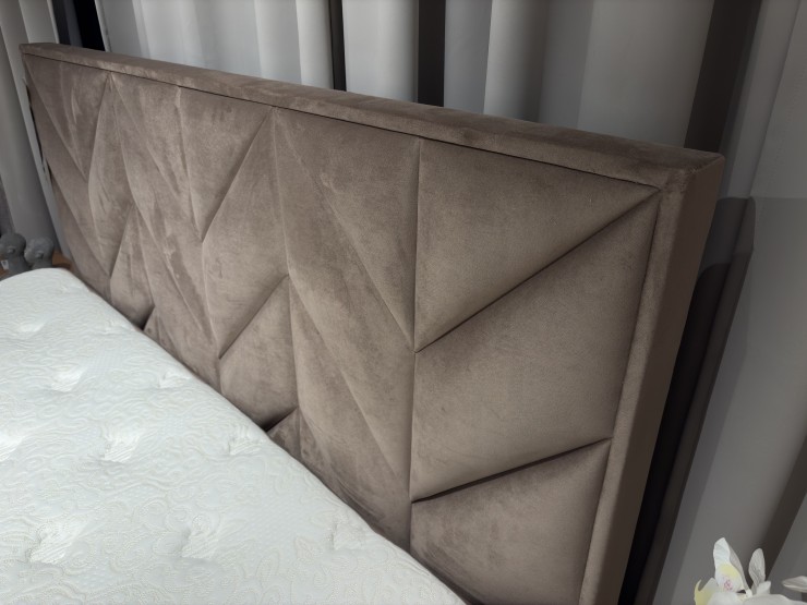 Łóżko DETROIT  z pojemnikiem 160x200 z ekspozycji Salonu Józefów 