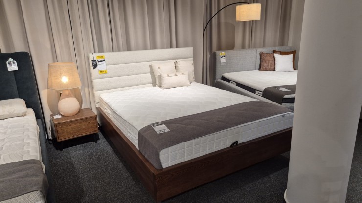 Łóżko Maple Plus z pojemnikiem  160x200 z ekspozycji Salonu Modlińska