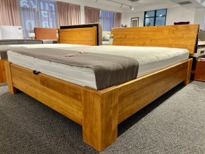 Łóżko CEDAR PLUS 160x200 z pojemnikiem z ekspozycji Salonu Janki
