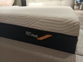 Materac TEMPUR PRO PLUS MEDIUM FIRM 160x200 z ekspozycji Salonu Józefów 