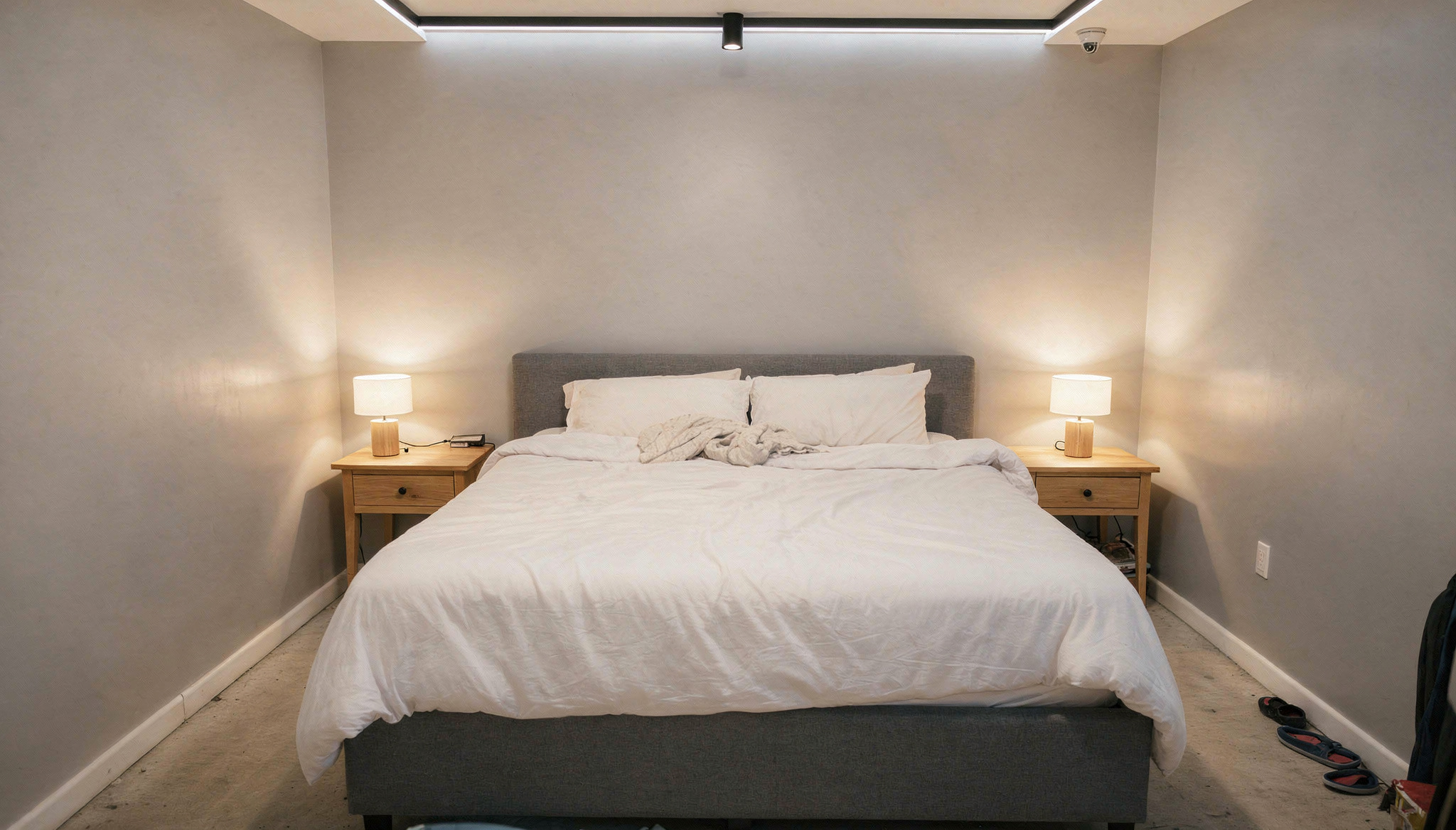 Sypialnia bez okna - jak ją urządzić, by była funkcjonalna i przytulna?